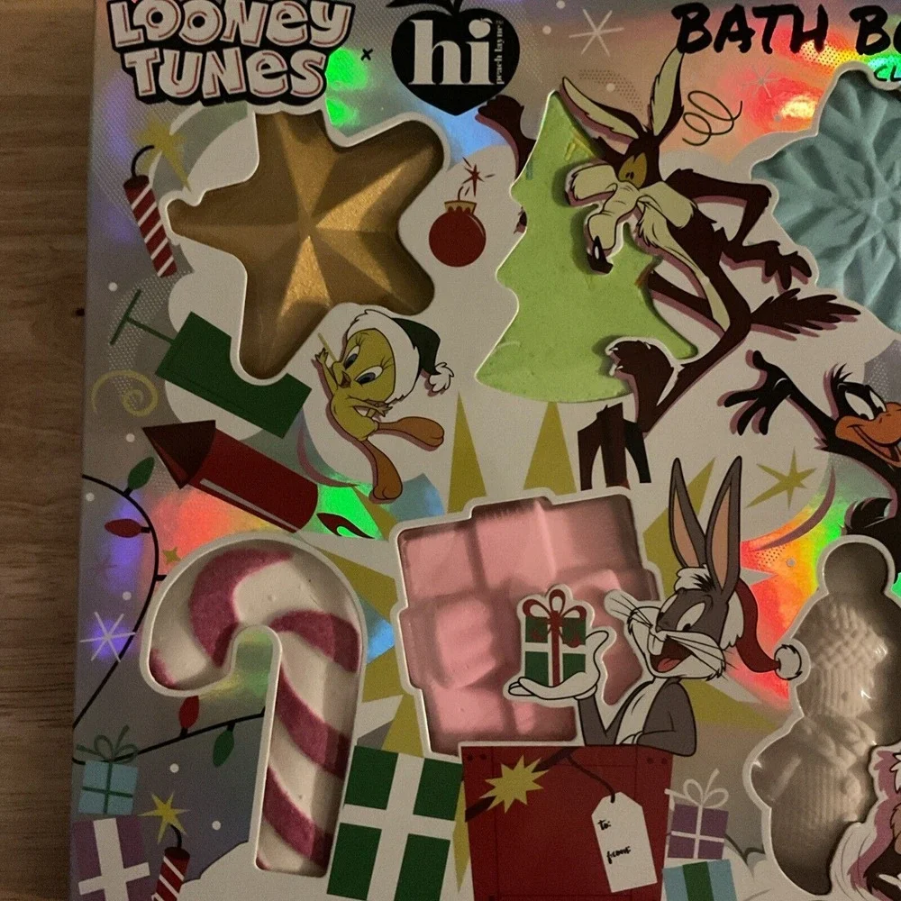 Hi Peach Layne Looney Tunes 6 Pc‎ Holiday Bath Bombs, New In Box
